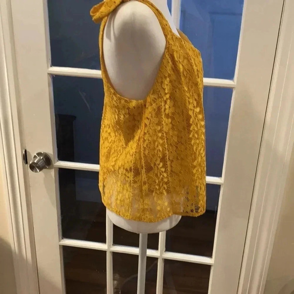 Lush yellow sleeveless lace top. Size L - Picture 4 of 9